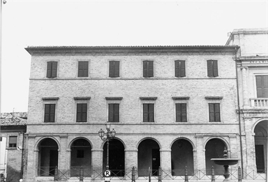 Palazzo Leonori Simboli